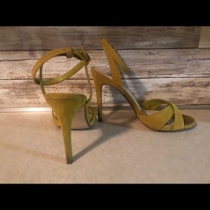 Xandyy Suede Sandal #shesdarlin!